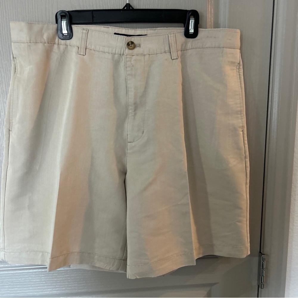 Chaps Golf Men’s 40 Beige Shorts
